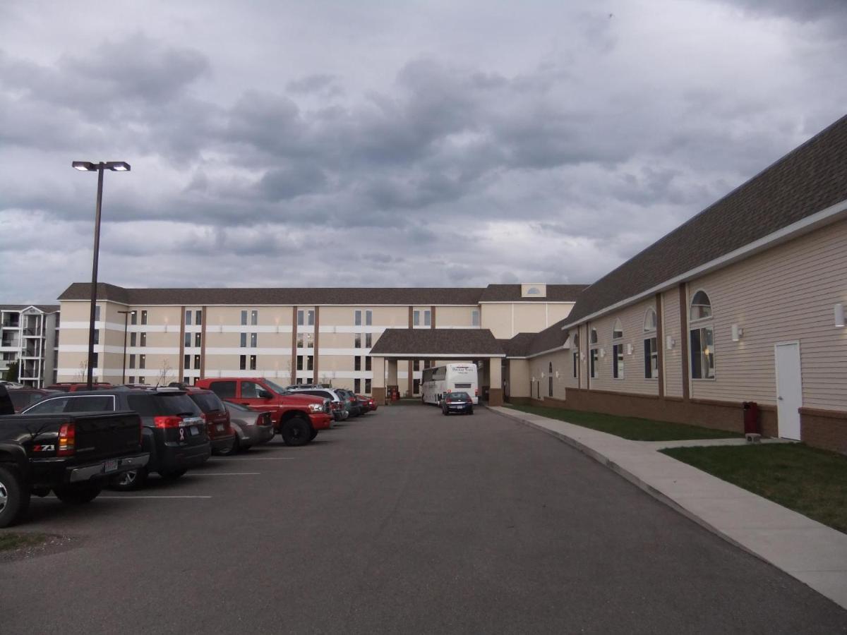 Mackinaw Beach And Bay Inn & Suites Mackinaw City Buitenkant foto