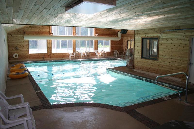 Mackinaw Beach And Bay Inn & Suites Mackinaw City Buitenkant foto