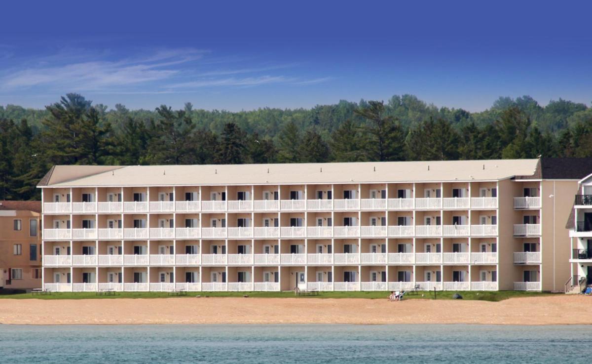 Mackinaw Beach And Bay Inn & Suites Mackinaw City Buitenkant foto