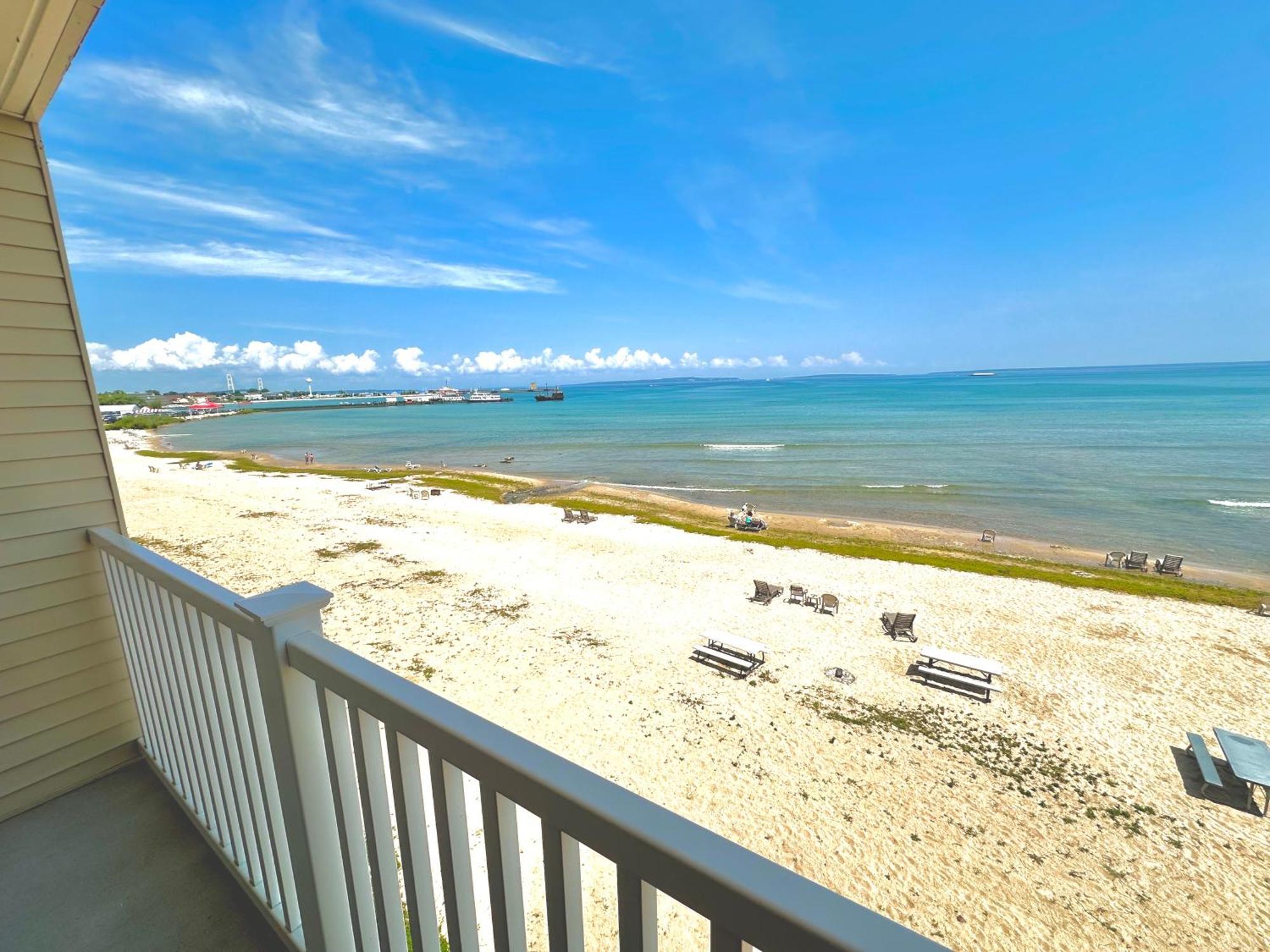 Mackinaw Beach And Bay Inn & Suites Mackinaw City Buitenkant foto