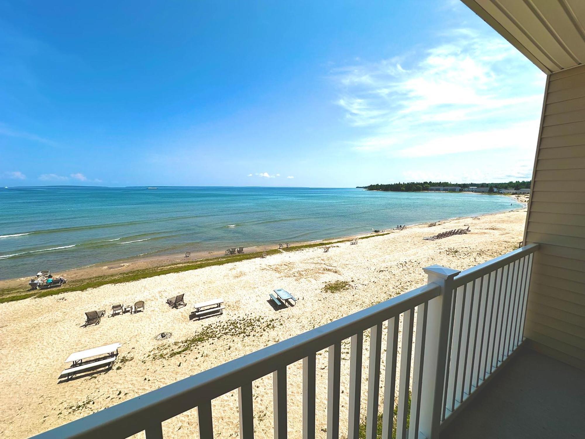 Mackinaw Beach And Bay Inn & Suites Mackinaw City Buitenkant foto