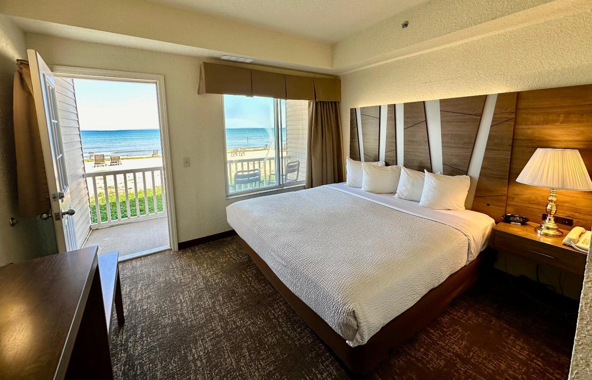 Mackinaw Beach And Bay Inn & Suites Mackinaw City Buitenkant foto