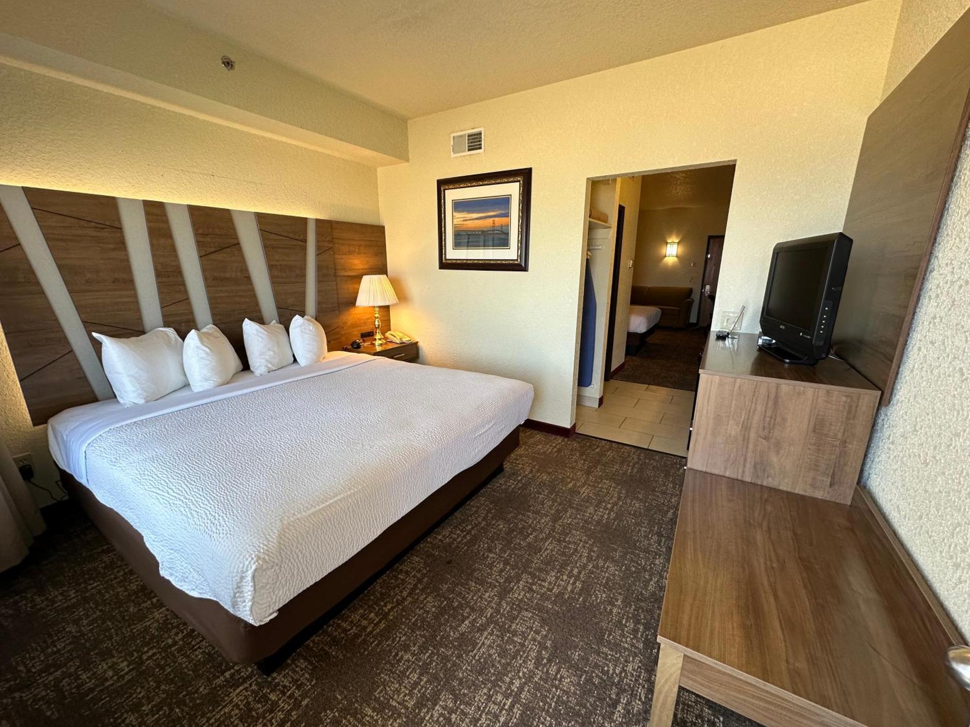 Mackinaw Beach And Bay Inn & Suites Mackinaw City Buitenkant foto