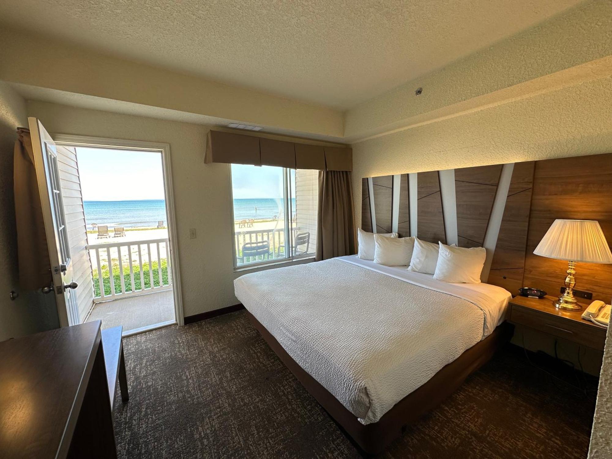 Mackinaw Beach And Bay Inn & Suites Mackinaw City Buitenkant foto