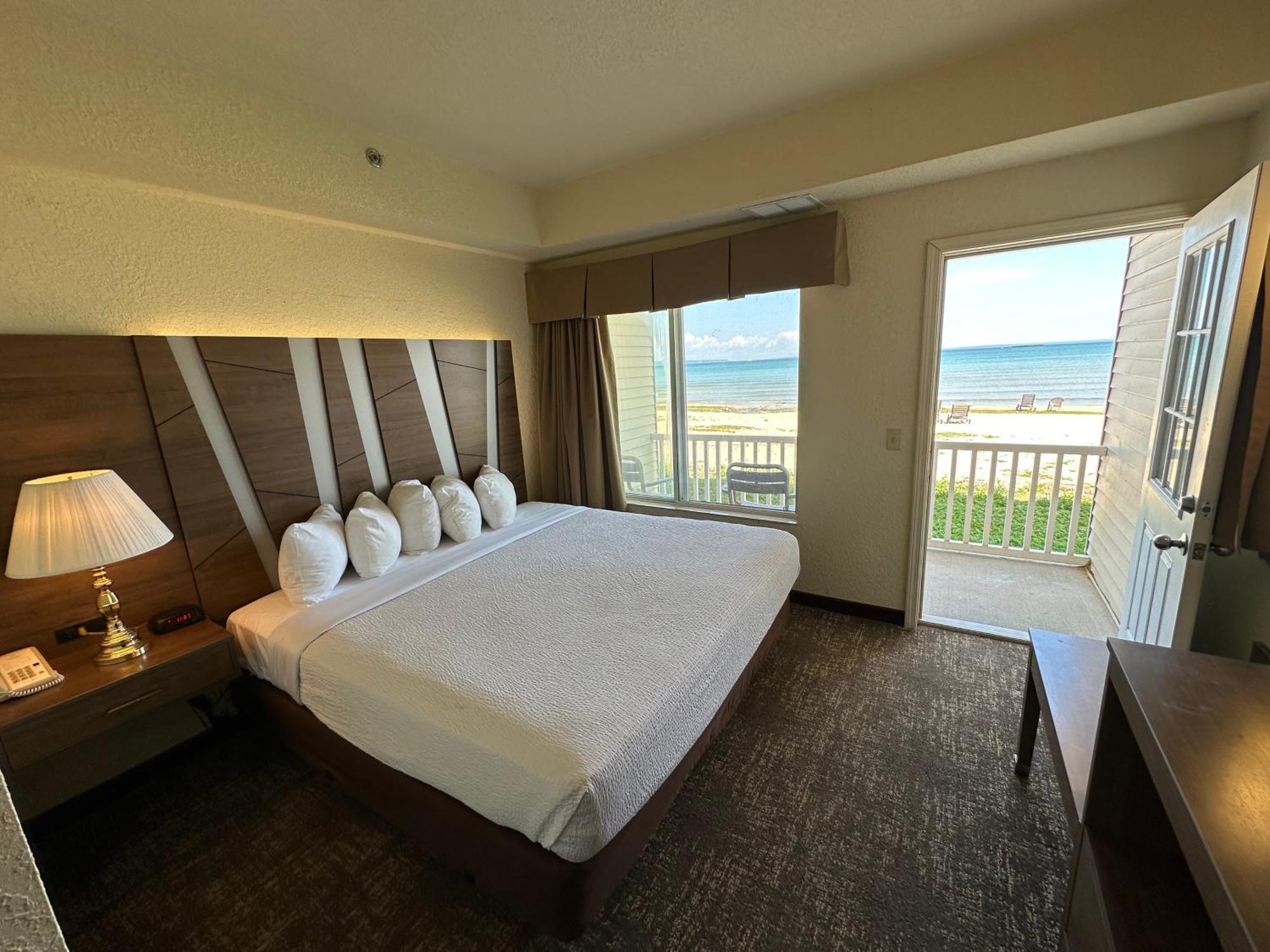 Mackinaw Beach And Bay Inn & Suites Mackinaw City Buitenkant foto