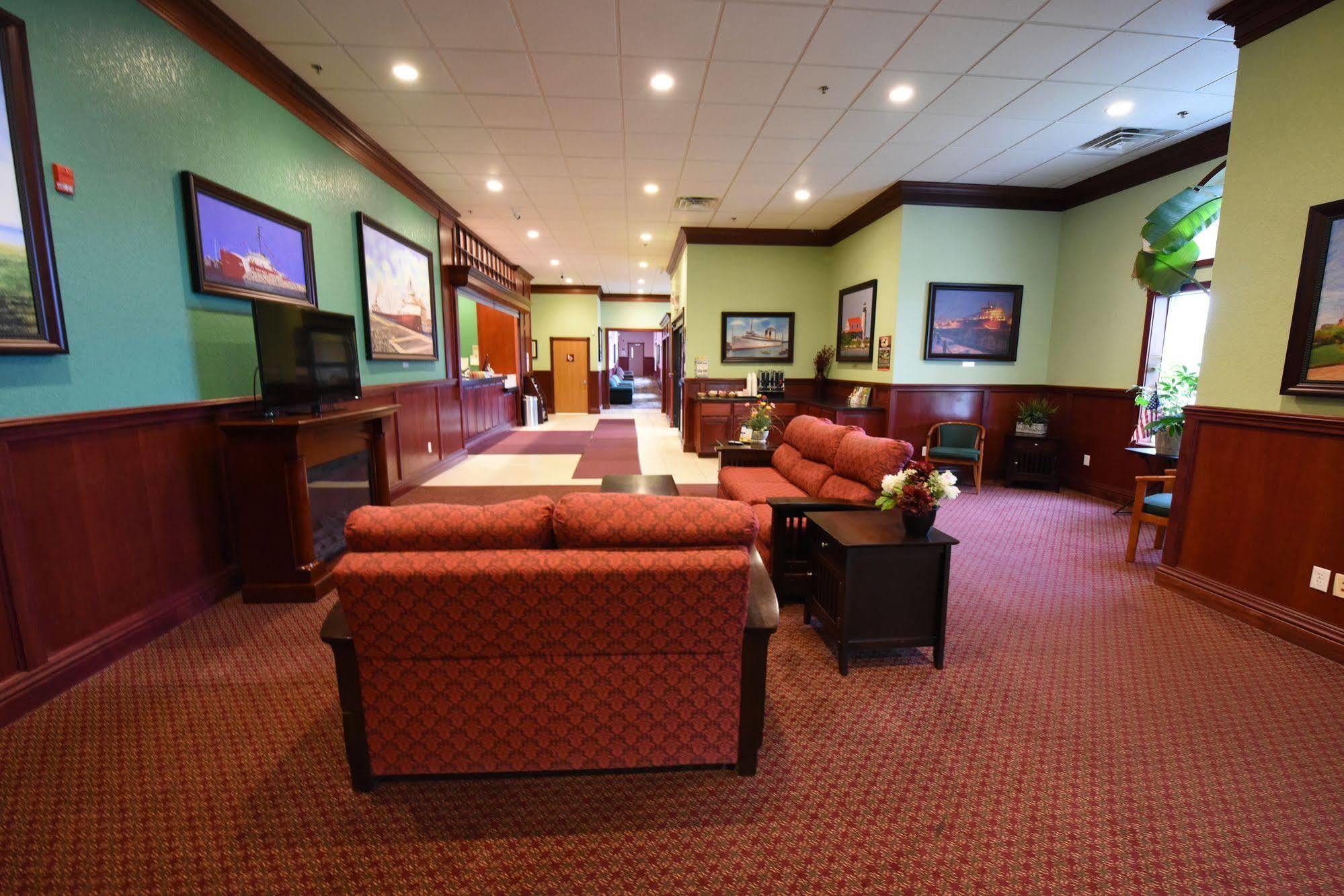 Mackinaw Beach And Bay Inn & Suites Mackinaw City Buitenkant foto