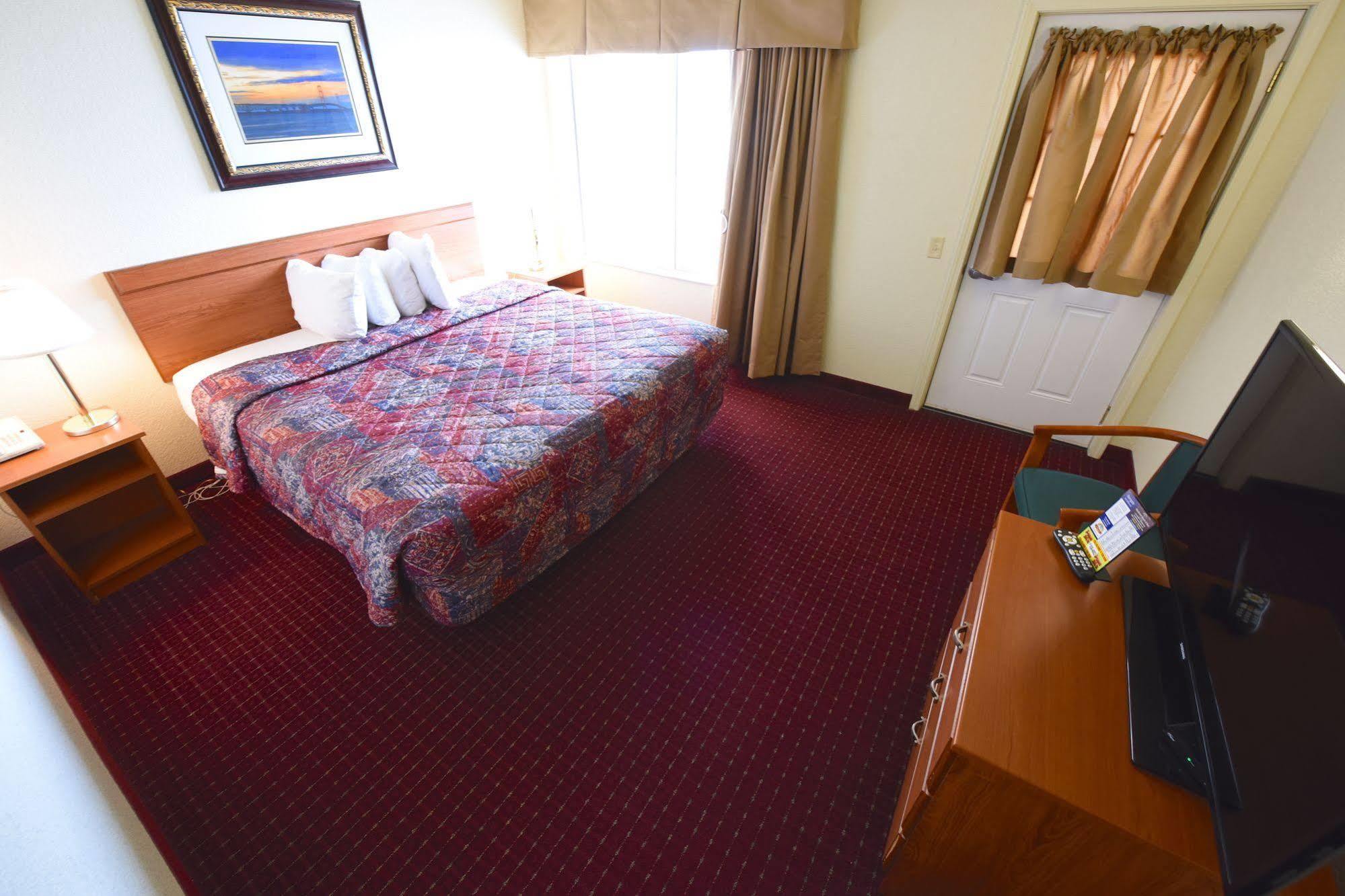 Mackinaw Beach And Bay Inn & Suites Mackinaw City Buitenkant foto