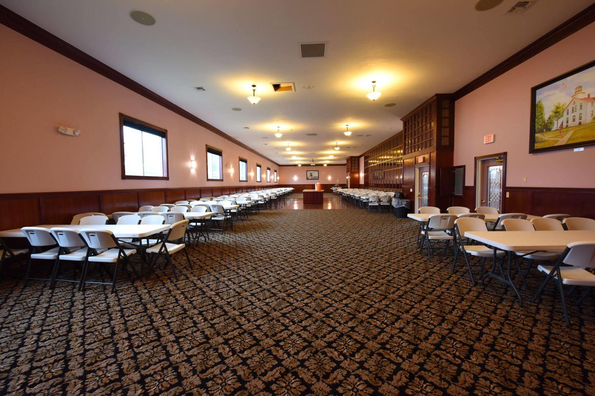 Mackinaw Beach And Bay Inn & Suites Mackinaw City Buitenkant foto