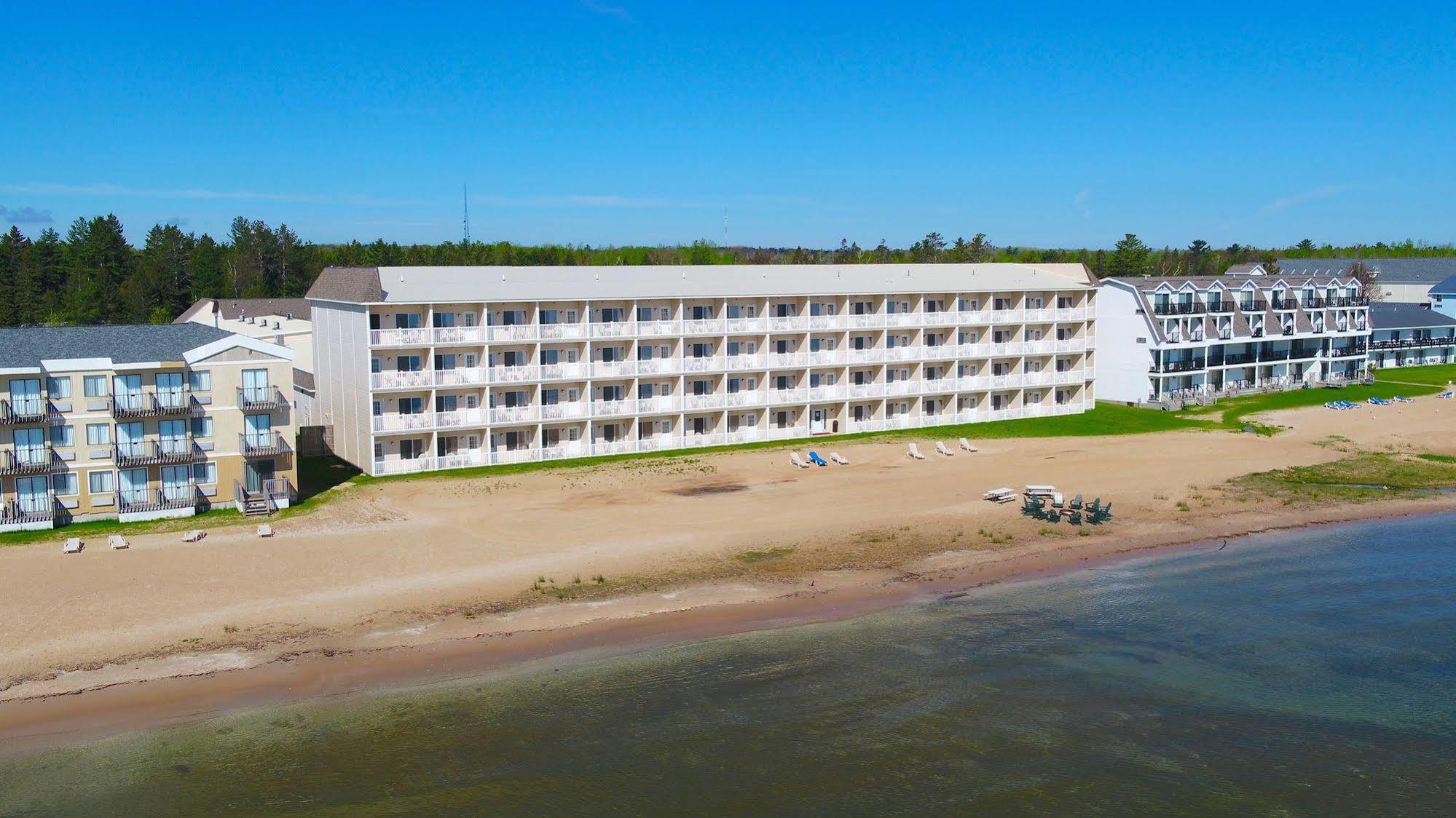 Mackinaw Beach And Bay Inn & Suites Mackinaw City Buitenkant foto